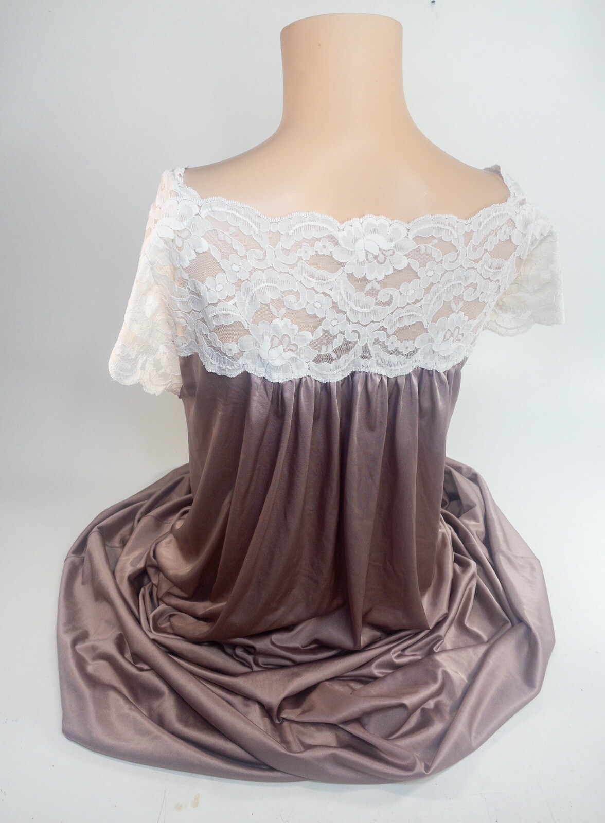 Vintage Miss Elaine Silky Nylon Lace Nightgown Full Length Romantic Dress 44/XL