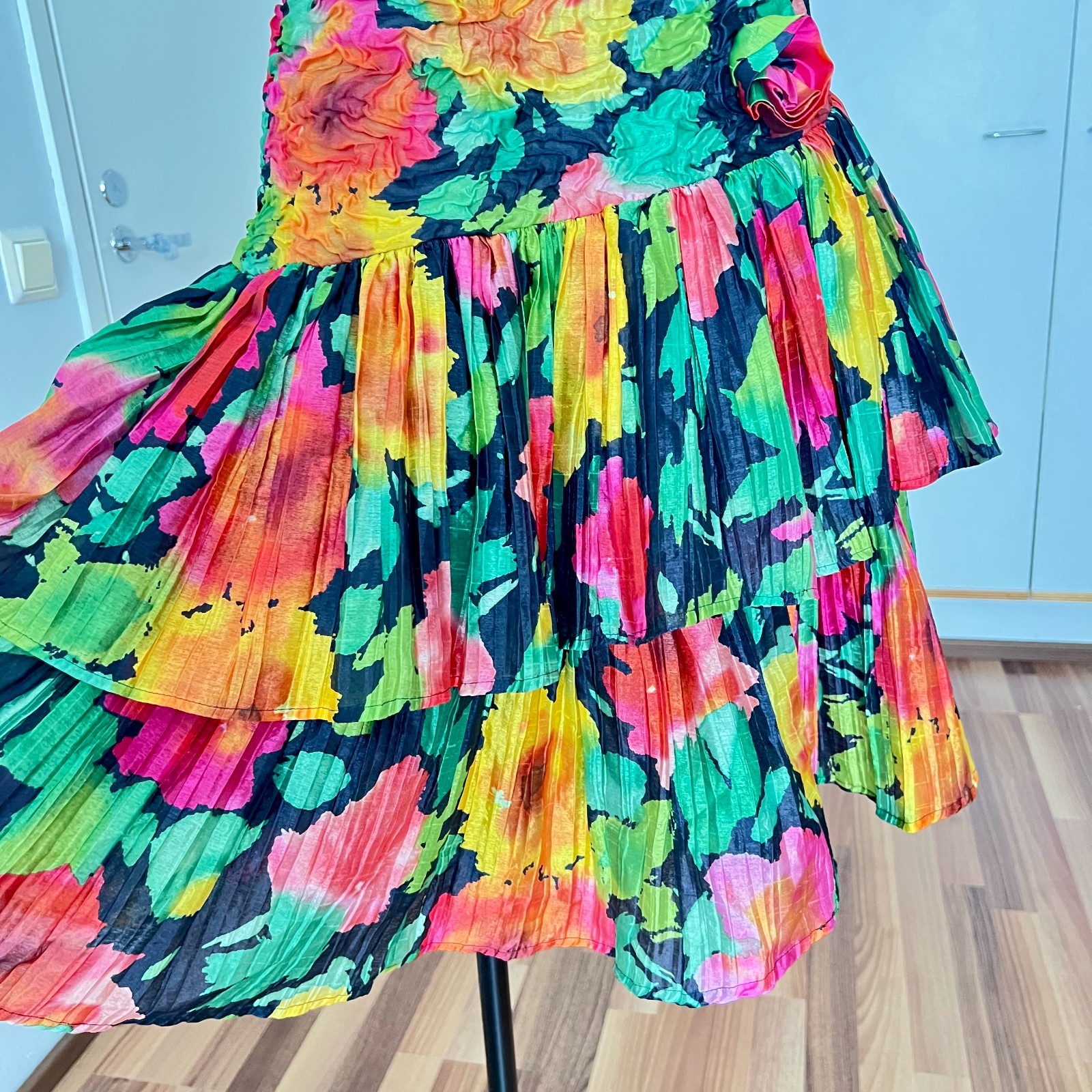 1980s Floral Taffeta Cocktail Party Dress Tiered Spaghetti Straps Prom Evening