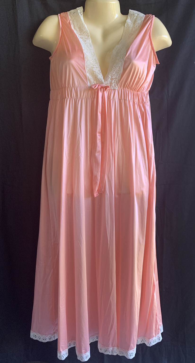 Miss Elaine Nightgown & Robe 2 Piece Peignoir Lace Silky Shiny Nylon Nighty