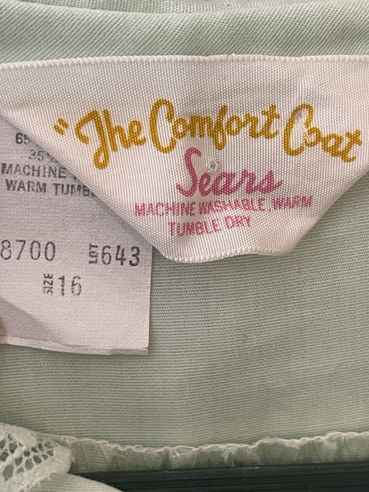 VINTAGE Women’s The comfort Coat Robe From Sears green embroidery size 16