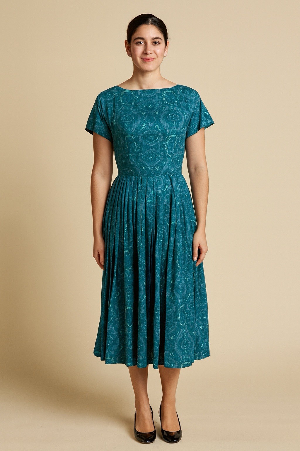 Gilden Paisley Medallion Dress Shimmery Glam Chic Timeless Classic Modest Vintag