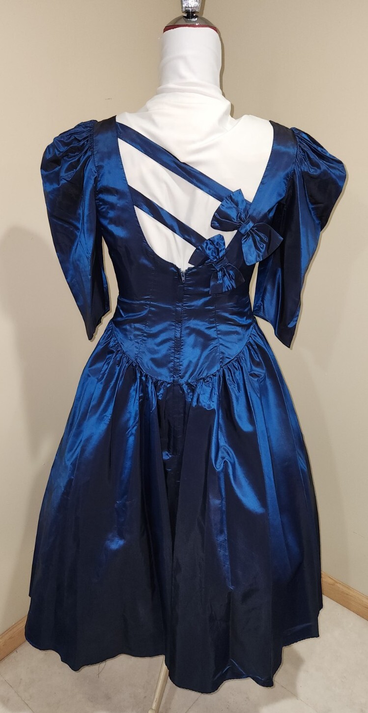 Unlabled Vintage Taffeta Formal * Deep Blue * sz10apx (Measurements Given) * GUC
