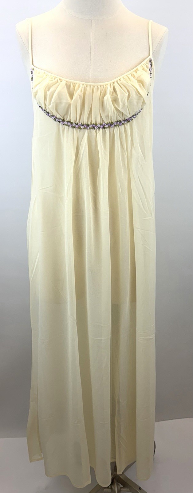 Vintage 1960s ”Duchess” Milkmaid Size 7 Soft Butter Yellow Peignoir Set