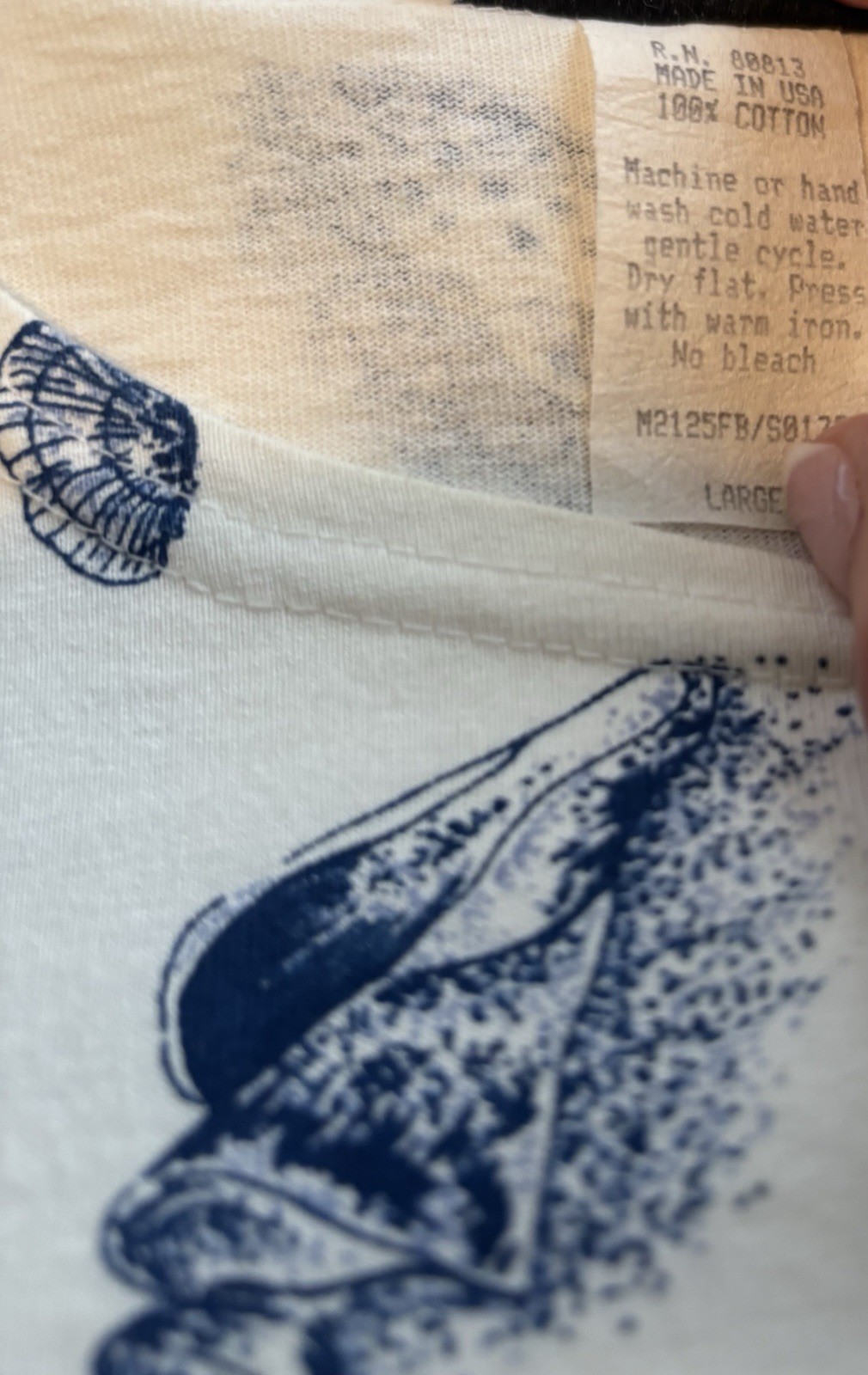 VTG 80’s Steven Ross, Naturally White S/S Tee Shirt W/Blues Shells & Starfish LG