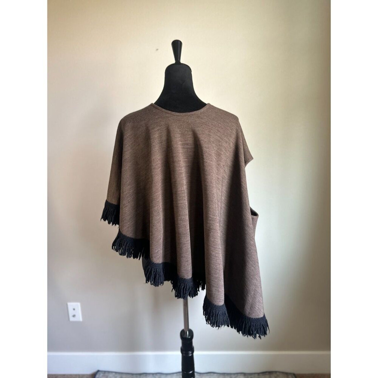 QUEEN OF CAPES Vintage Country Place Wool Fringe Trim Asymmetric Cape