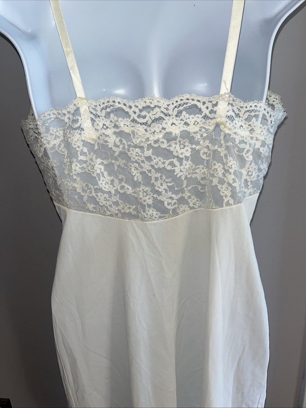 Vanity Fair Ivory Nightgown Nylon Size 34 Vintage