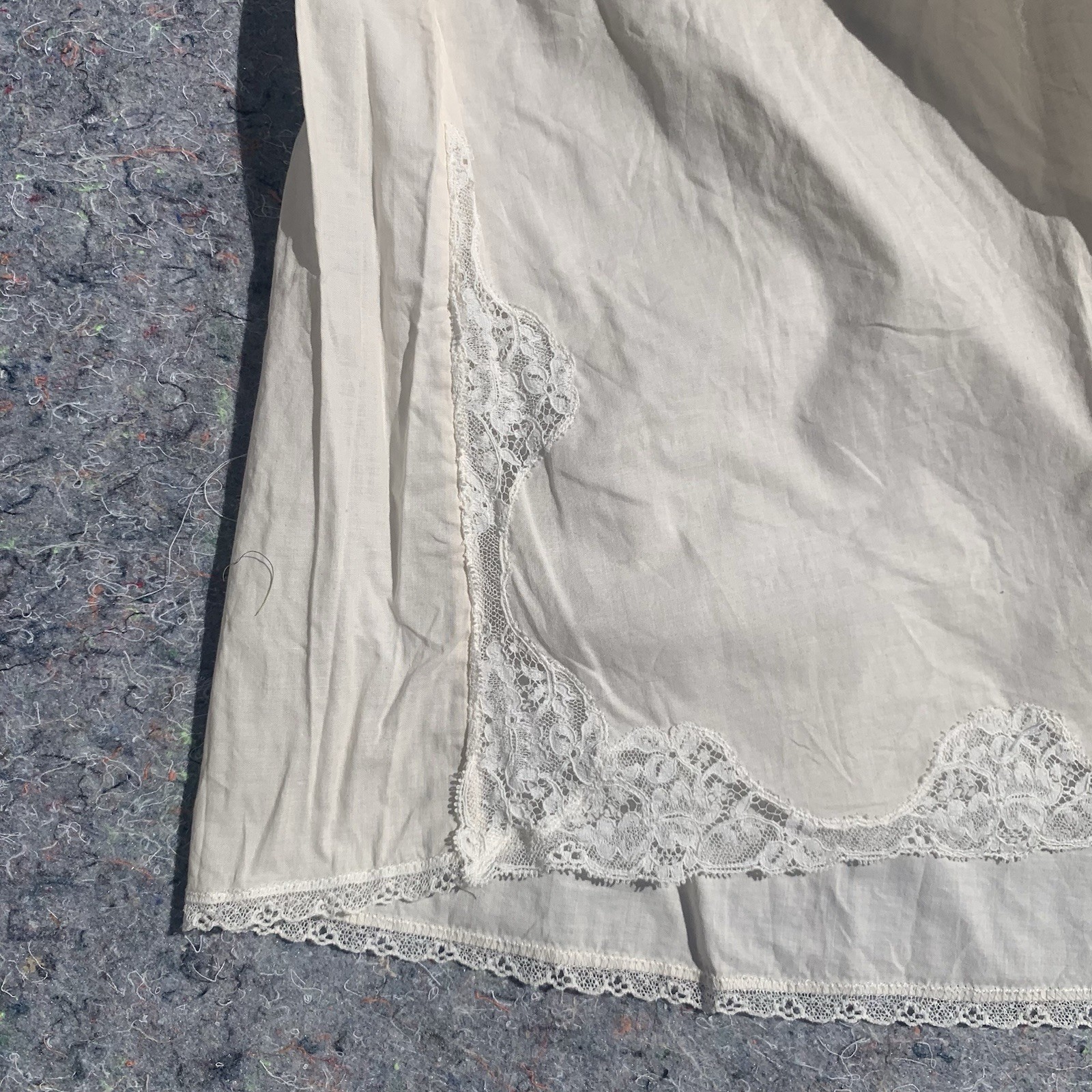 Adorable vintage 70s does Edwardian cream cotton casual skirt w/ lace trim