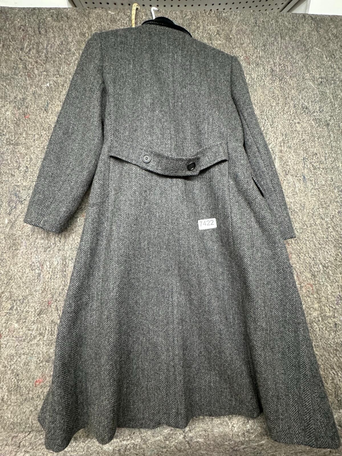 Vintage Loring Hockanum Coat Fabric by Forstmann Wool Gray Size M Made in USA