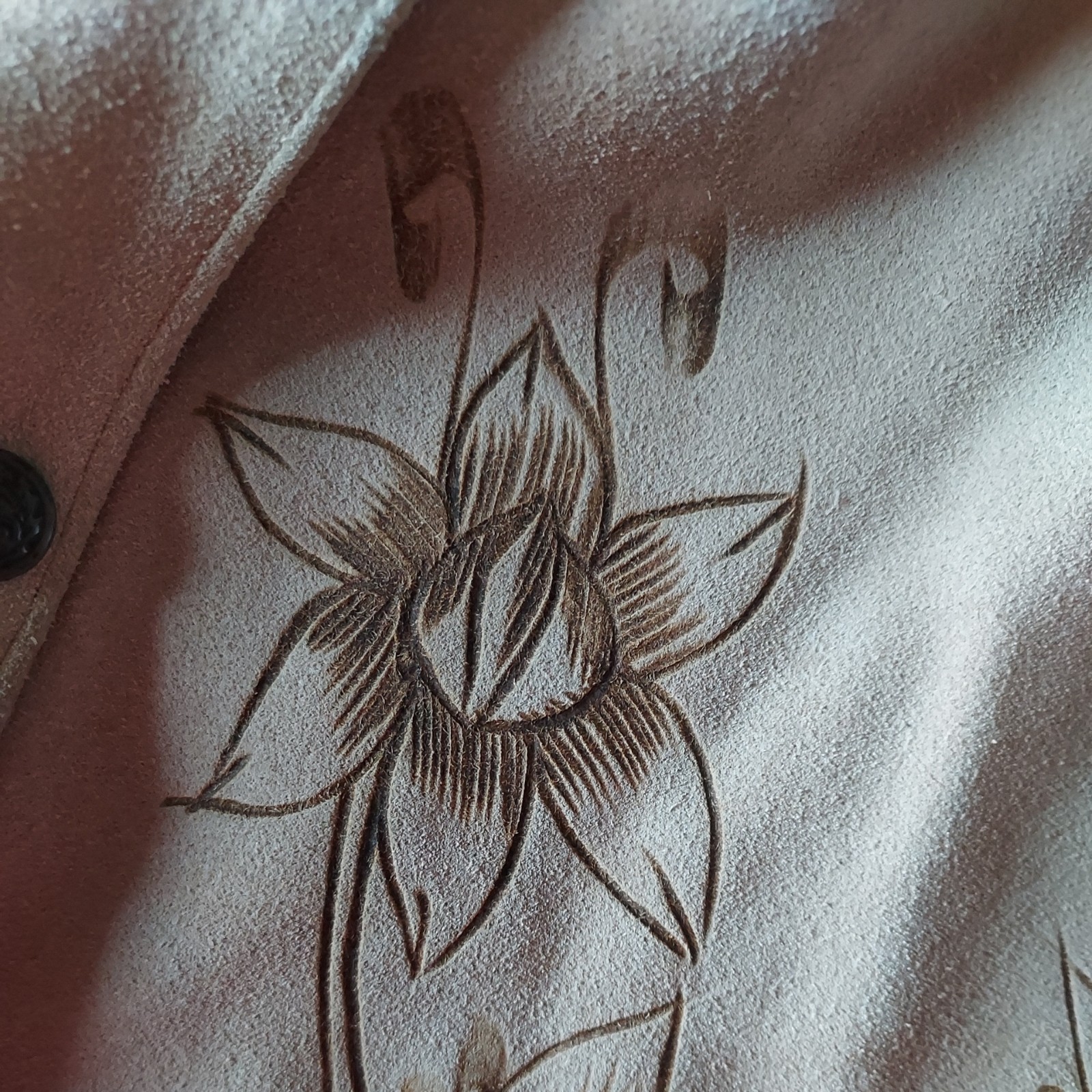 70’s Vintage Suede Floral Cape Capelet Floral Appliqué Hippy Chic Boho