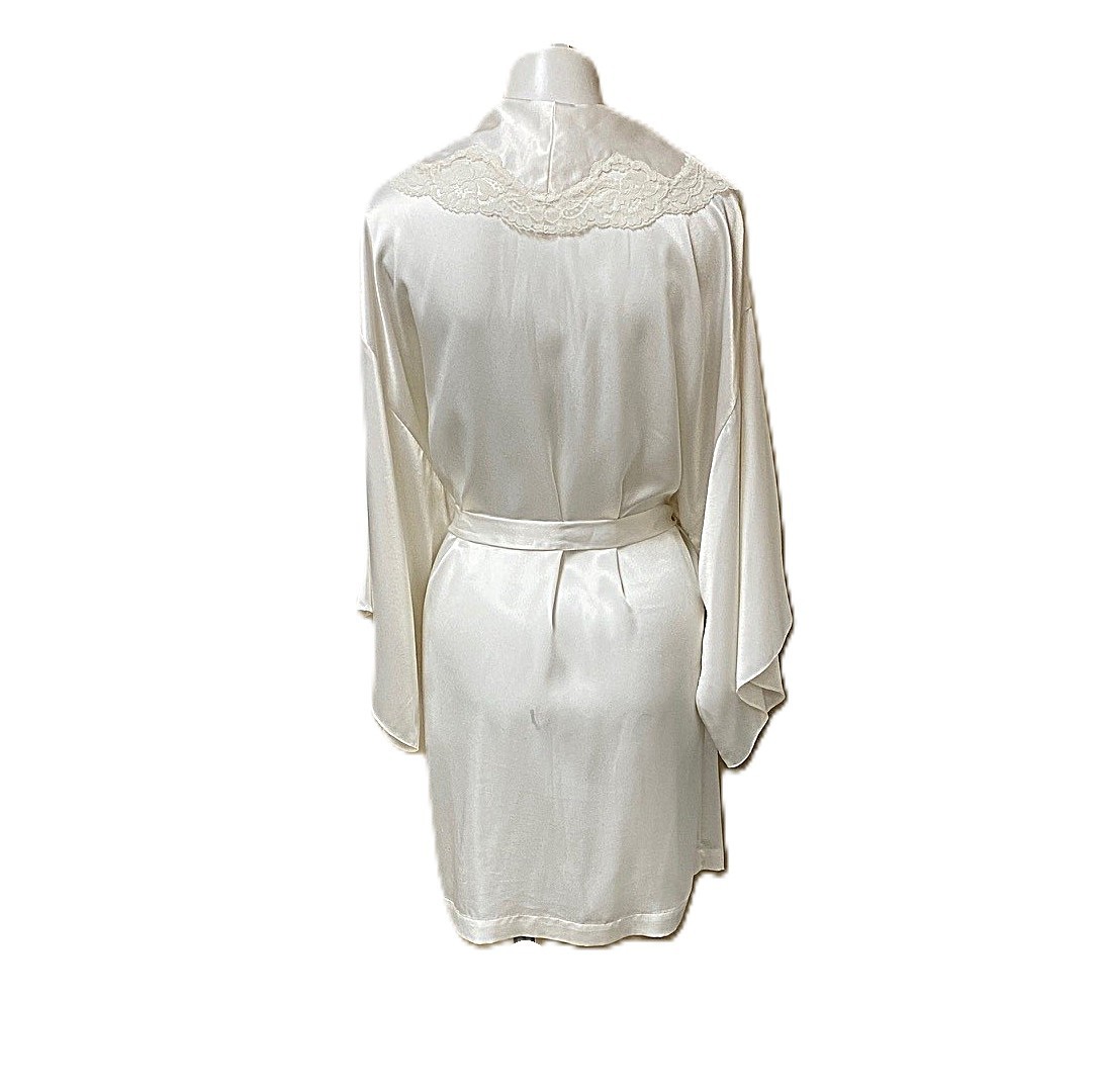 VAL MODE SHORT WHITE VINTAGE WRAP AROUND ROBE WITH EMBELLISHMENTS – Size MEDIUM