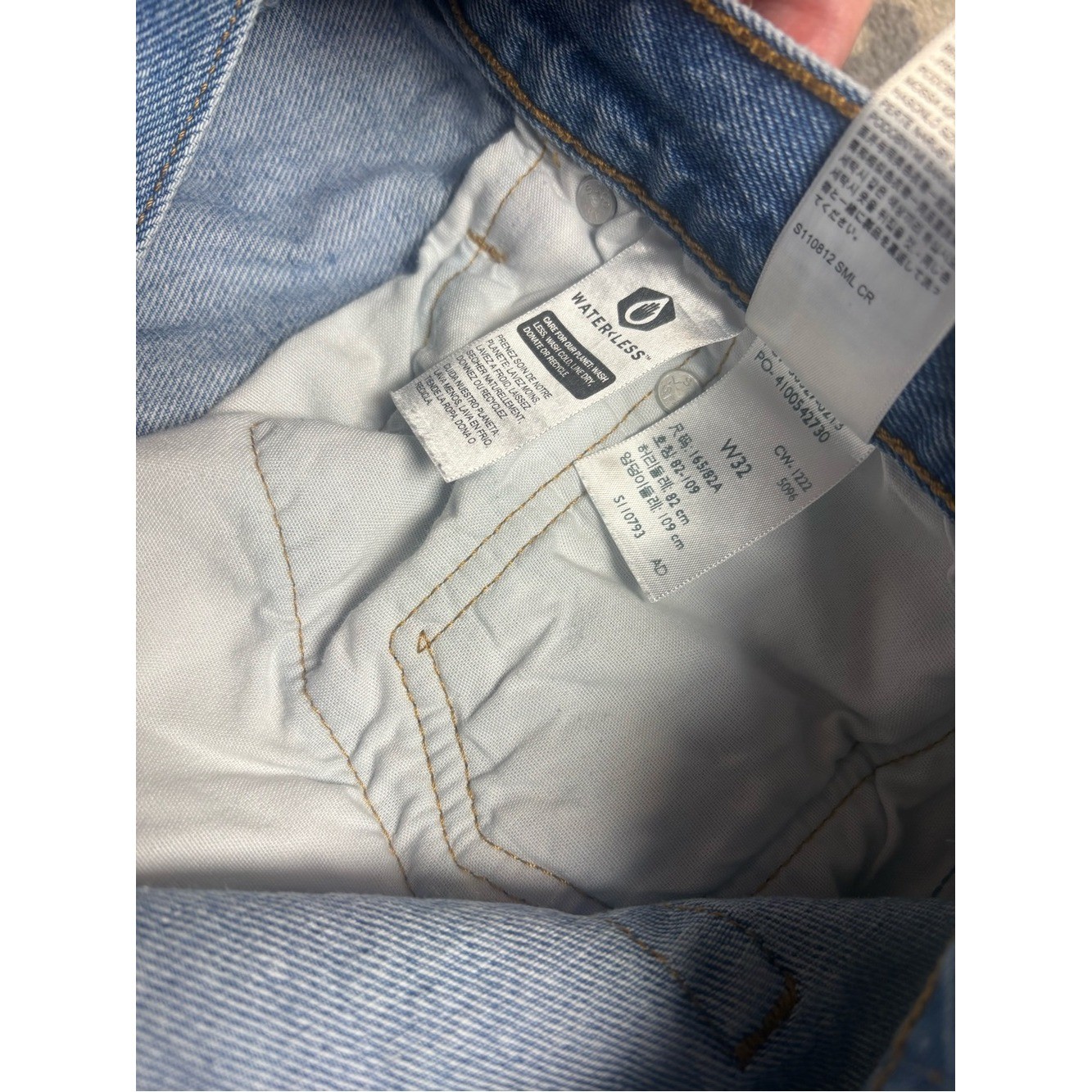 Levi’s 32W Light Blue Distressed Denim Shorts