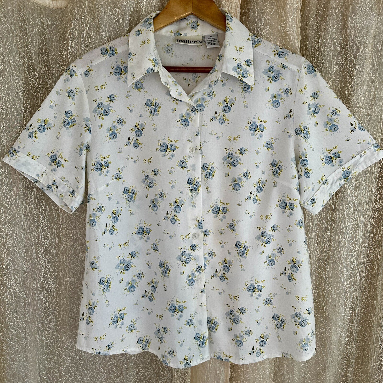 Vintage Miller’s Top Blouse Size 12 White Blue Roses Button Up Short Sleeve