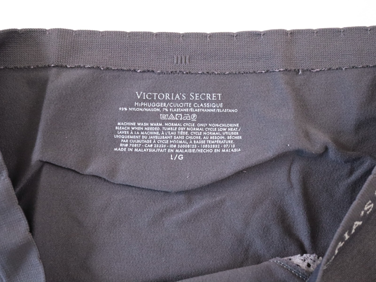 VTG 2011 Victoria’s Secret Seamless Ruffle Bikini Brief Panty Size LARGE