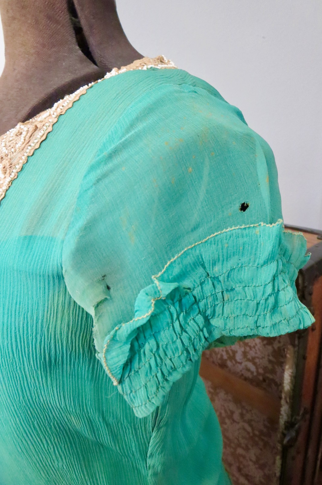 1920s Authentic Bright Green Silk Day Dress With Beaded Bodice 36 Bust