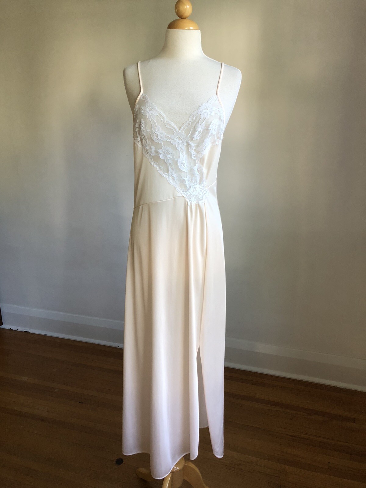 STUNNING VTG APOSTROPHE Peach Nylon White Lace Nightgown Lingerie SZ S