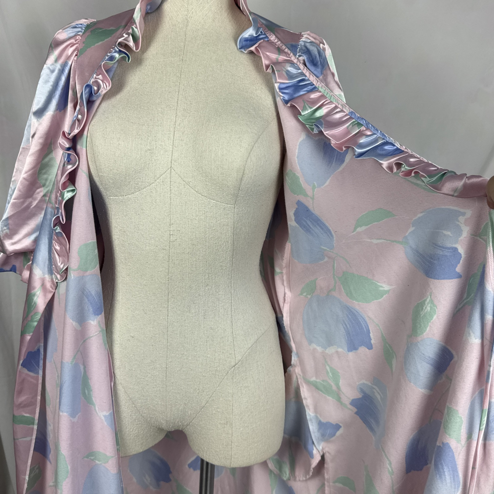 VINTAGE 1980’s B by Barad SMALL Satin Floral Robe +Belt – Golden Girls FL Lounge