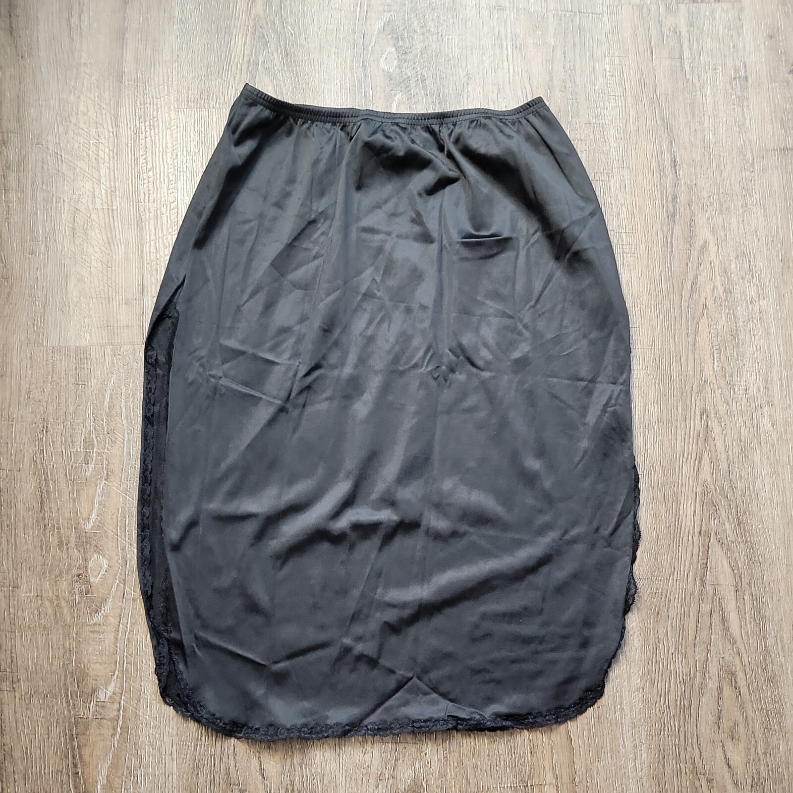 Vanity Fair Vintage Skirt Slip ~ Sz M ~ Black ~ Below Knee ~ Elastic Waist