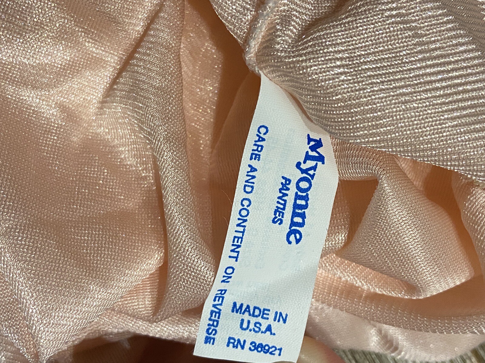 MYONNE VTG PANTIES – NWT NYLON SIZE 9 (44-45 HIPS) Granny Panties Style Peach
