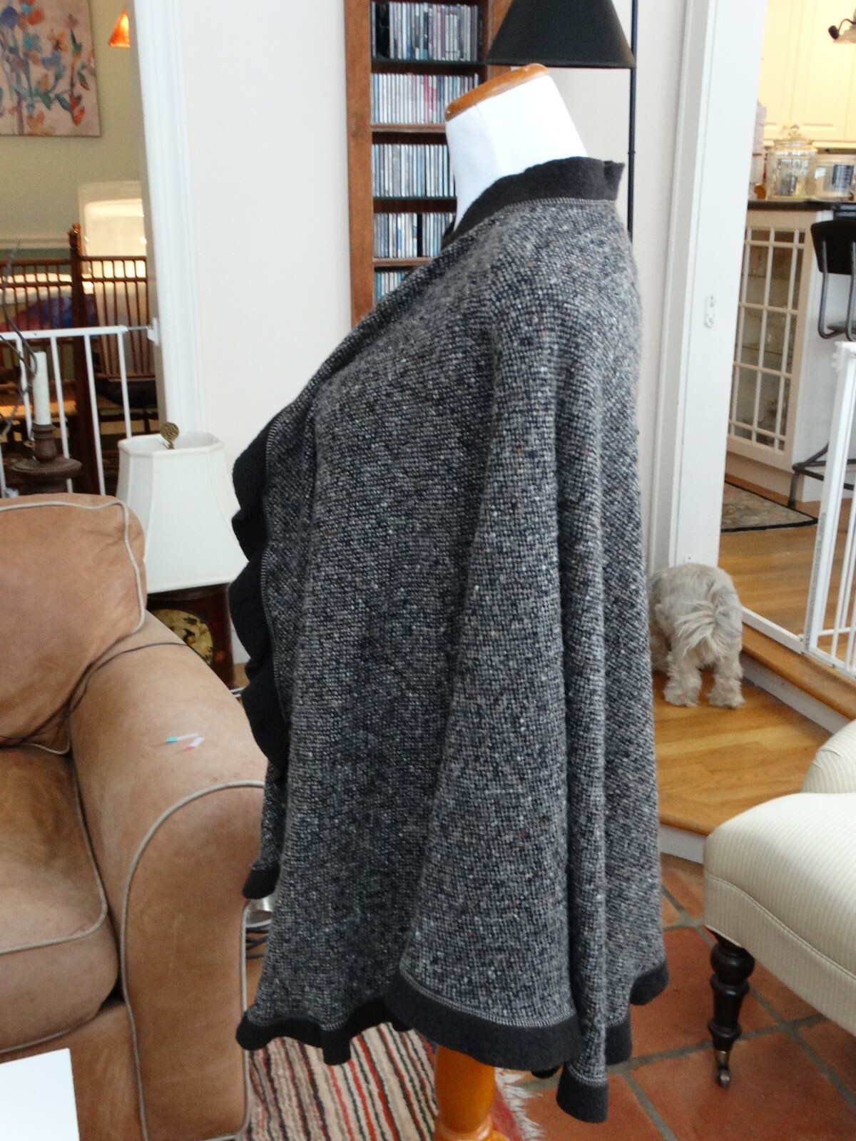 Jimmy Hourihan of DUBLIN wool blend BROWN wrap CAPE one size S/M/L – Excellent!