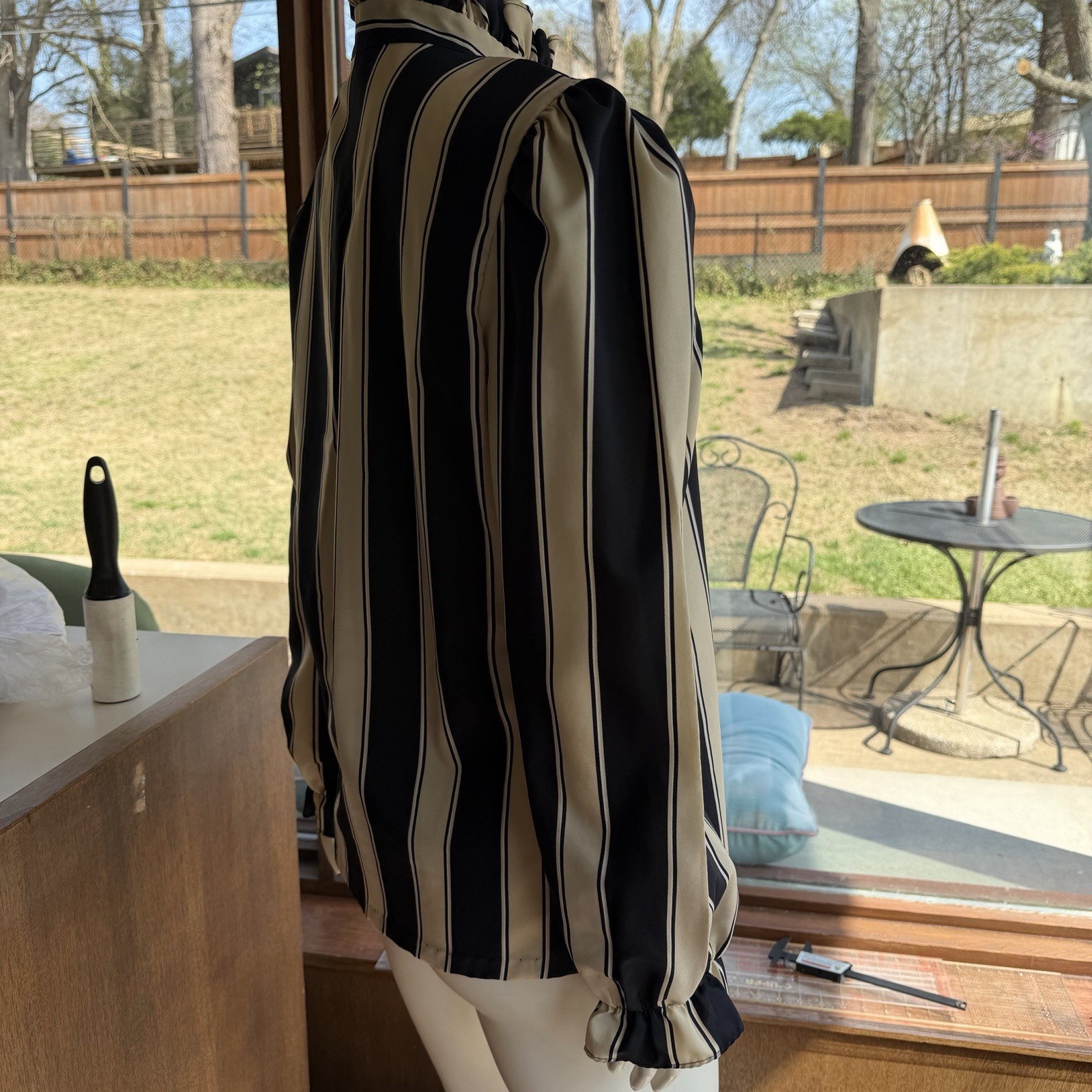 Lucky Winner Cream & Black Stripe Ruffle Button Front Blouse Size Small Vintage