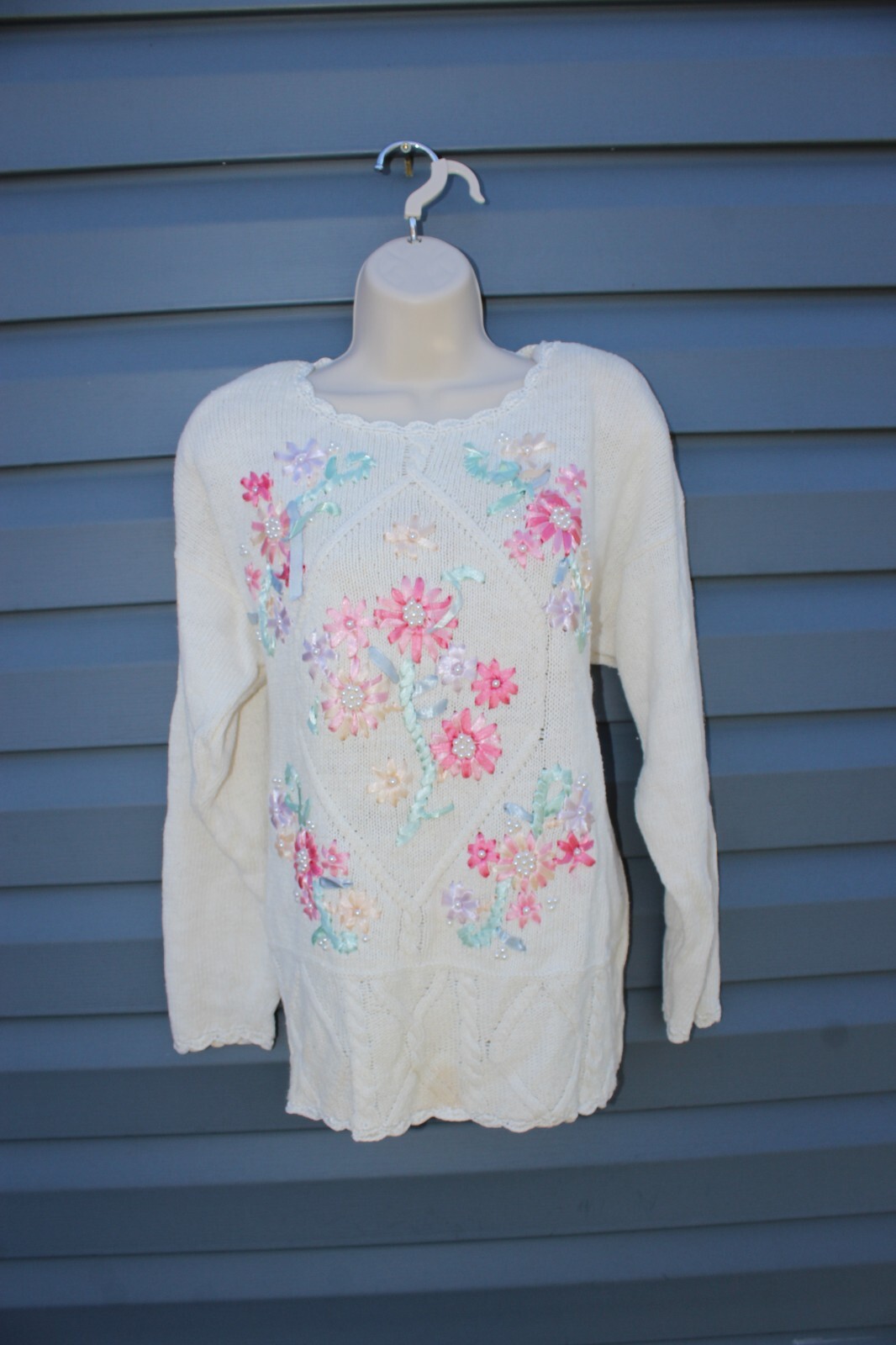 Vintage Sweater Womens Size M Beaded Ribbon Floral Embellished Garden Cervelle