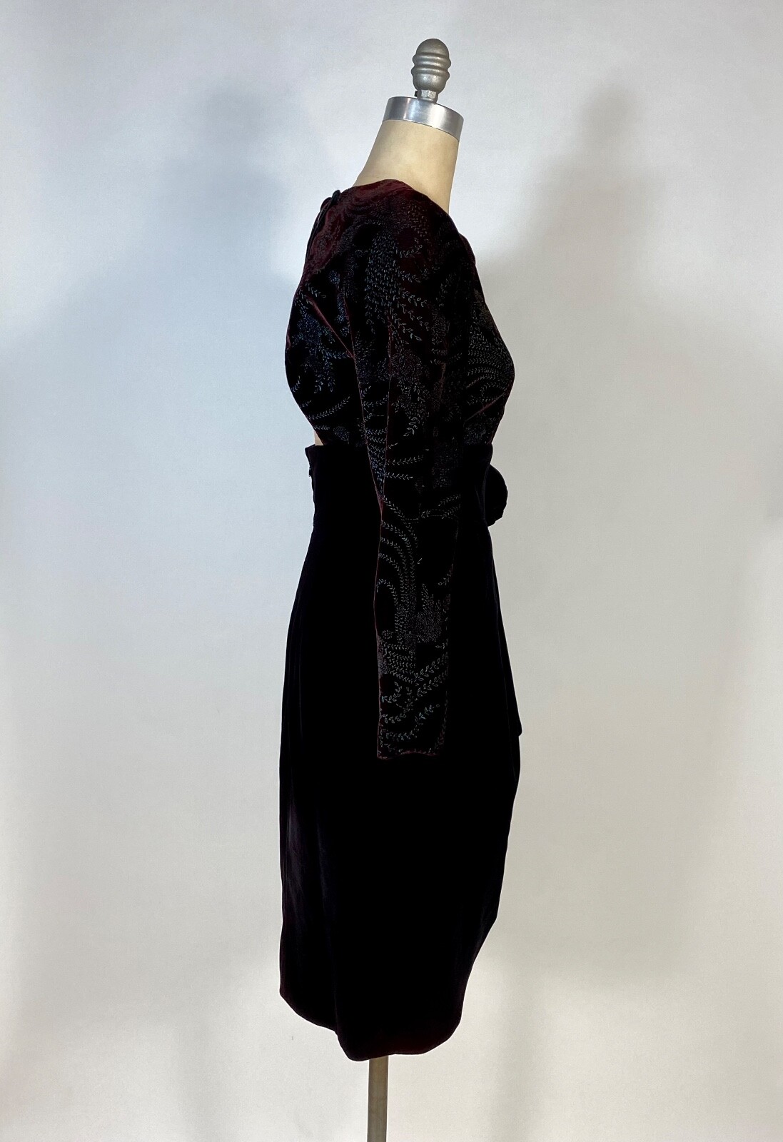 Vintage late 1980’s-90’s little black velvet cocktail dress w/fabric rose detail