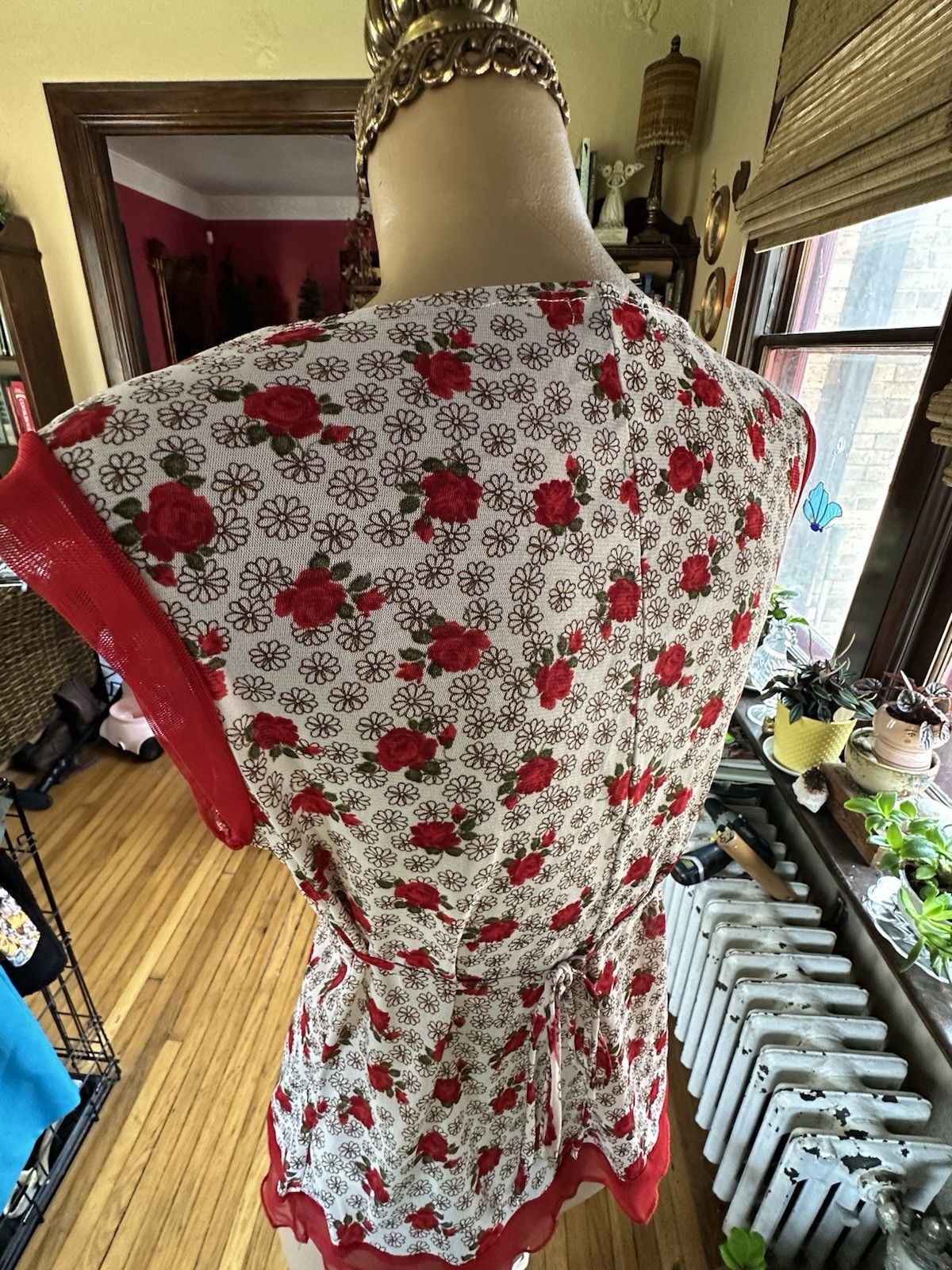 Vintage 90’s Epilogue Women’s Pull Over Floral Top Size. L Deep V Neck Boho