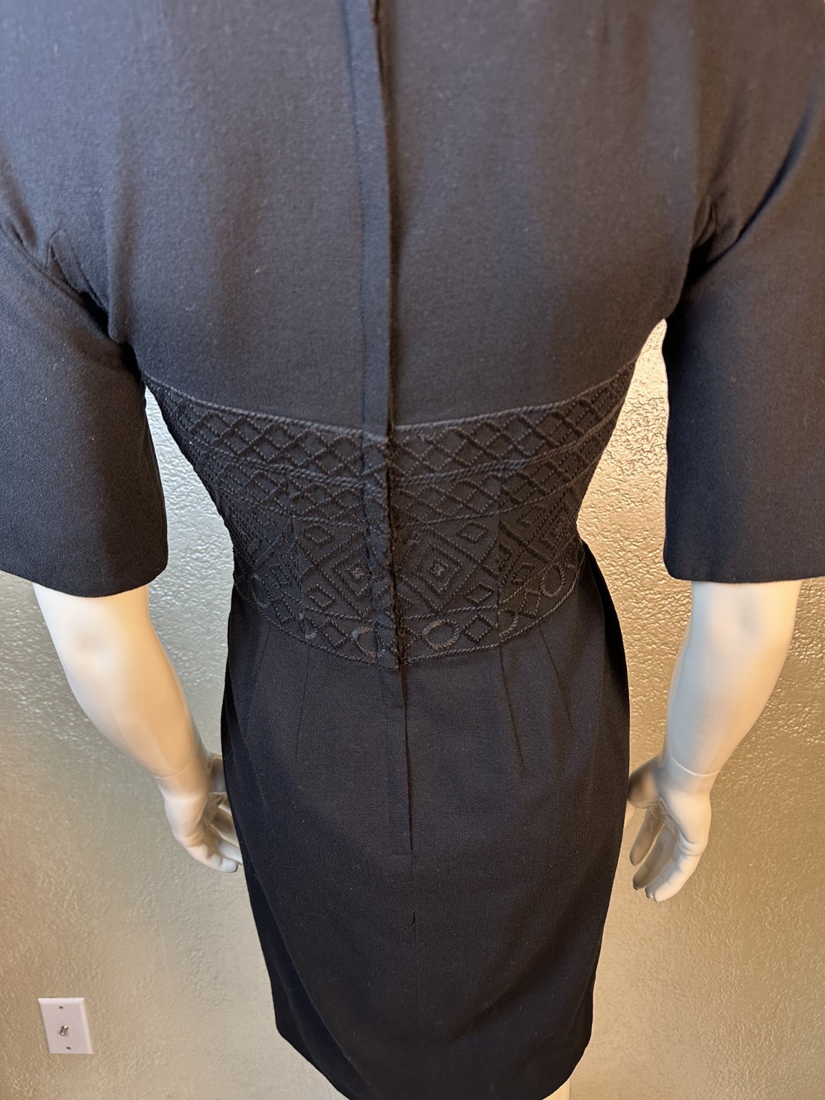 Vintage 1960’s Ladies CARLYE Black Embroidered Wool Short Sleeve Dress SM