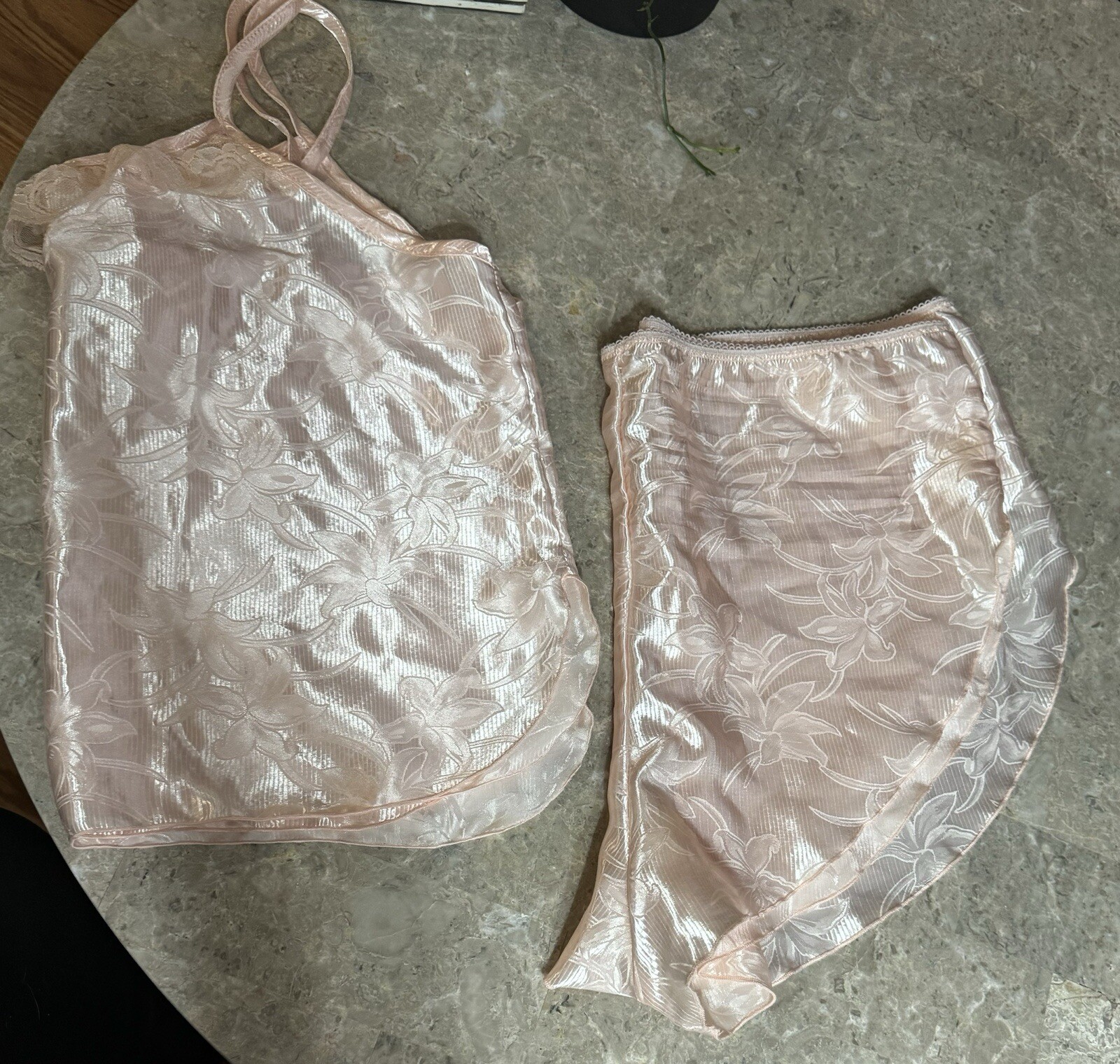 VINTAGE 2 PIECE LINGERIE SET! SIZE LARGE. PINK. TLC ELASTIC