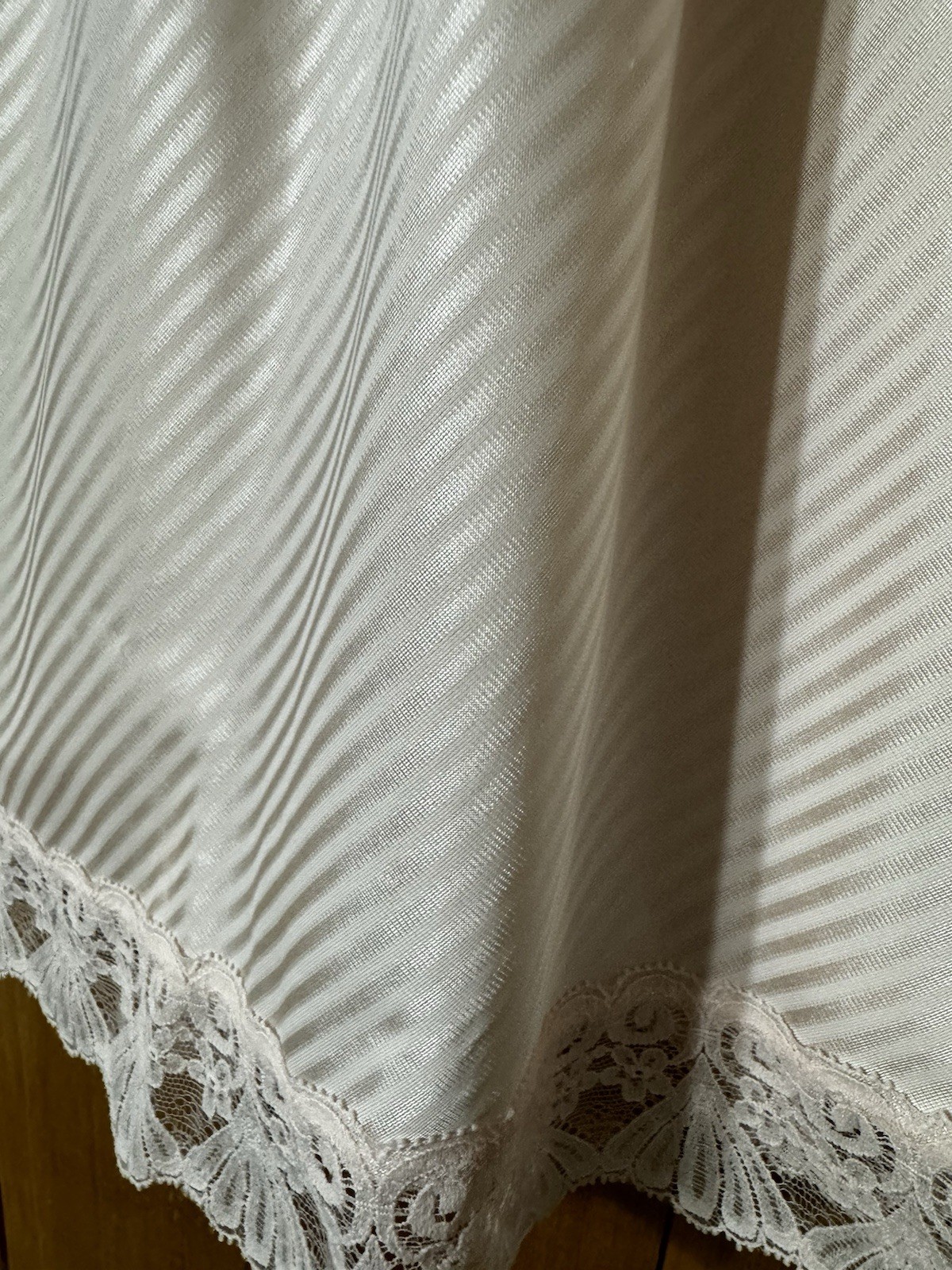 VTG Vanity Fair Pink STRIPES Fancy Lace Hem Nylon W-24-32” EUC Size S/M