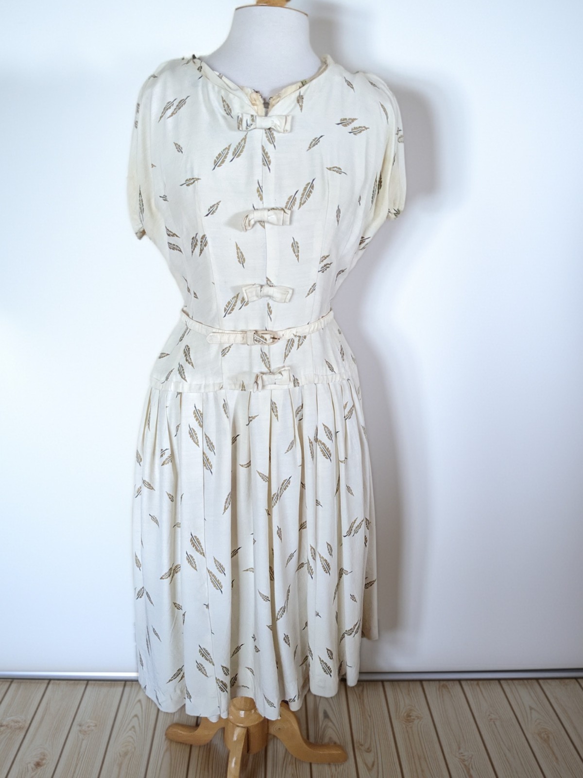 Vintage 1950s Ivory Day Dress Gold Feather Print V-Back Pleated A-Line w Belt