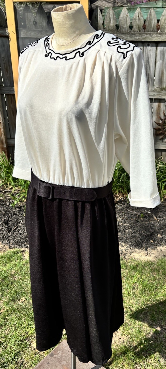 VTG 1980s Secretary Dress Fit Flair Midi Sz M B34 Black White Belt