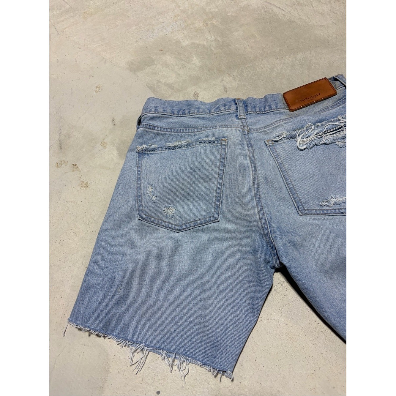 Moussy vintage cowhide leather Light Wash Distressed Denim Cutoff Shorts 28