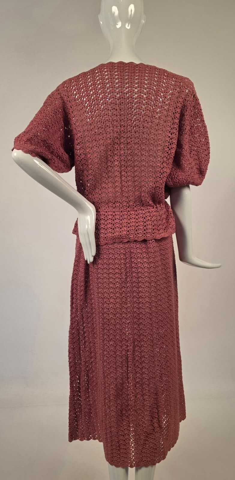 VINTAGE 1940’S ROSE HAND CROCHET DRESS SET W GOLD TONE METAL BUTTON CLOSURE