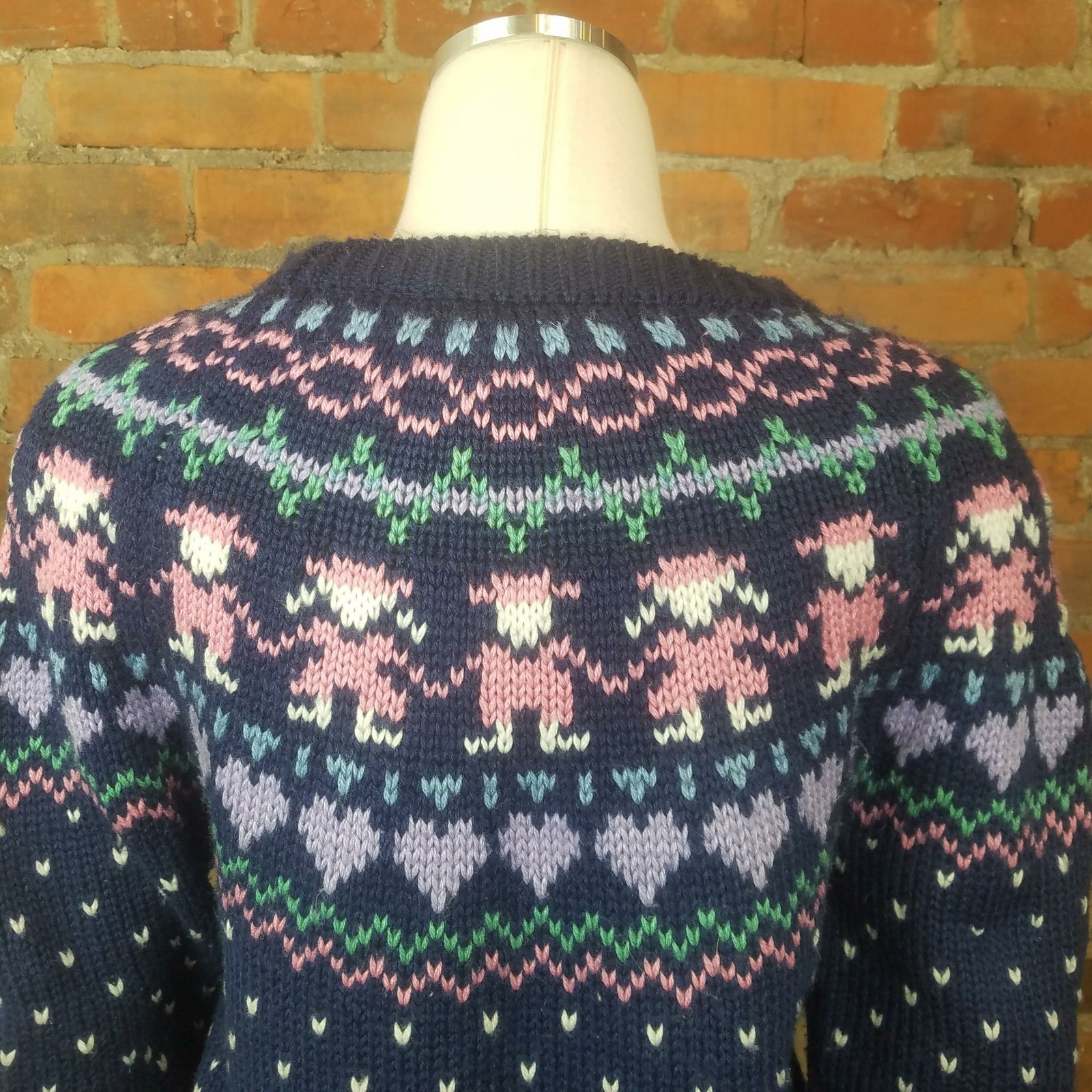 VTG Northern Isles Women’s Sweater Navy w/Pink Purple Green White Size M