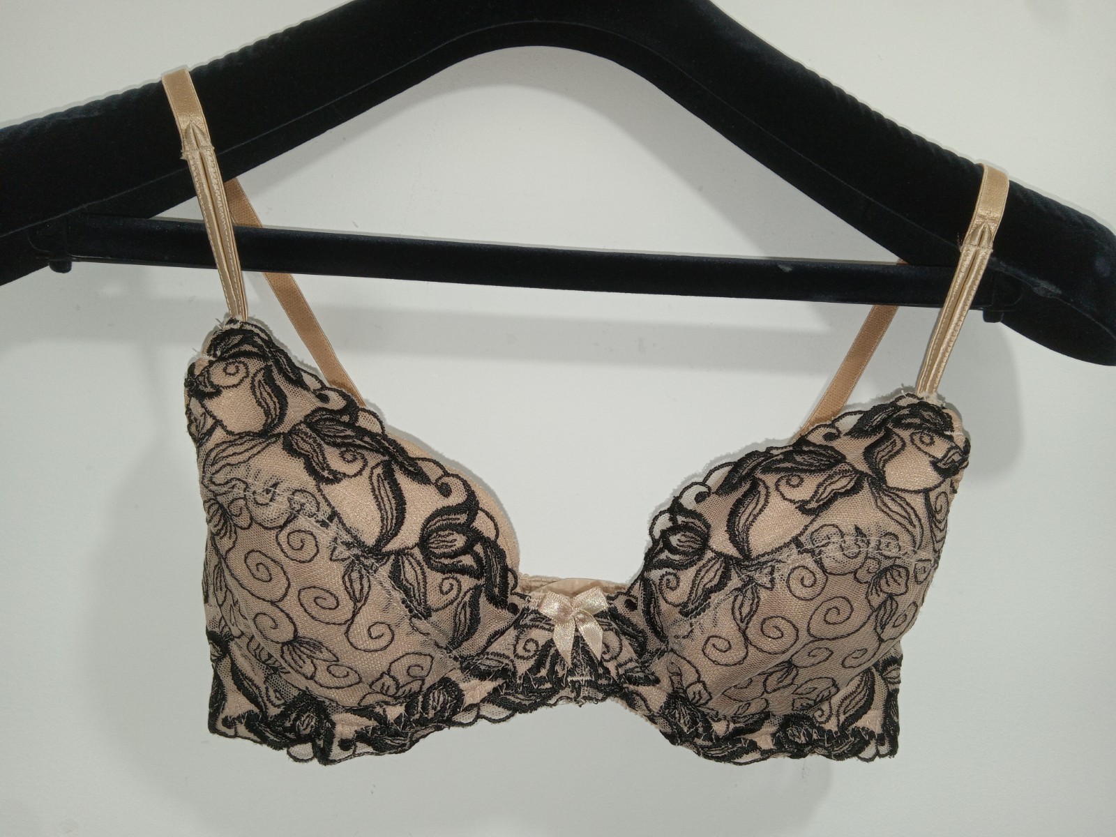 Vintage Lovable Beige Satin Black Mesh Overlay Embroidered Bra 34C Wired #L134