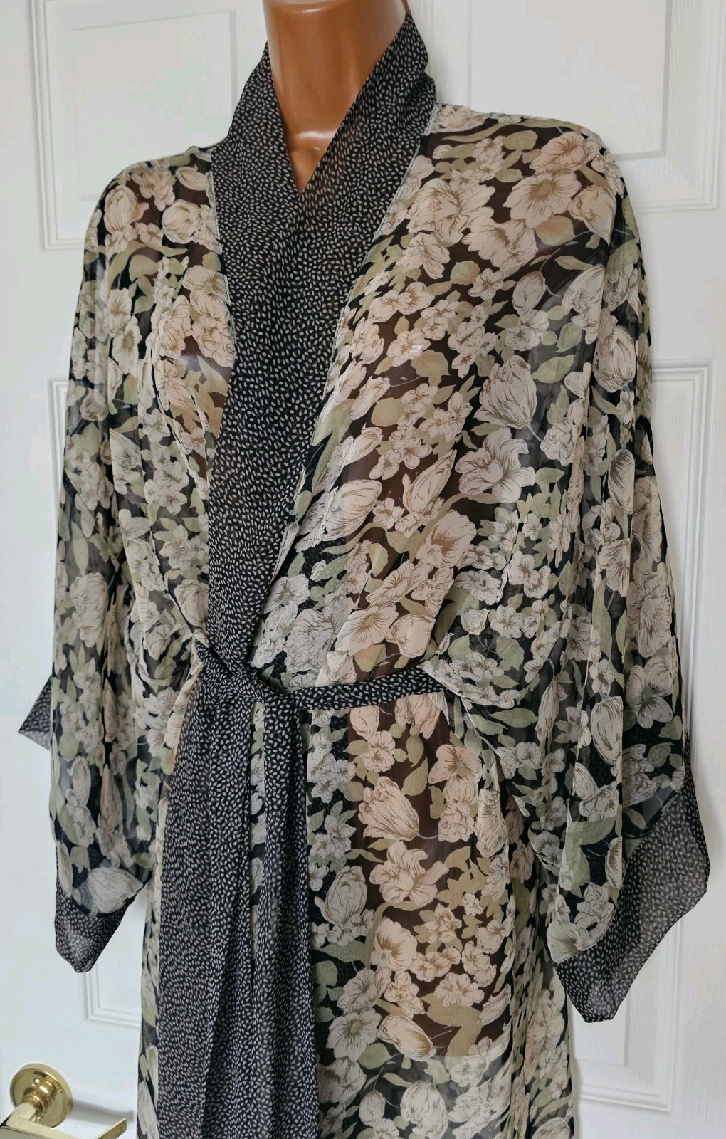 Vintage The Jessica Lynn Collection Floral Chiffon Oversized Robe. Size M