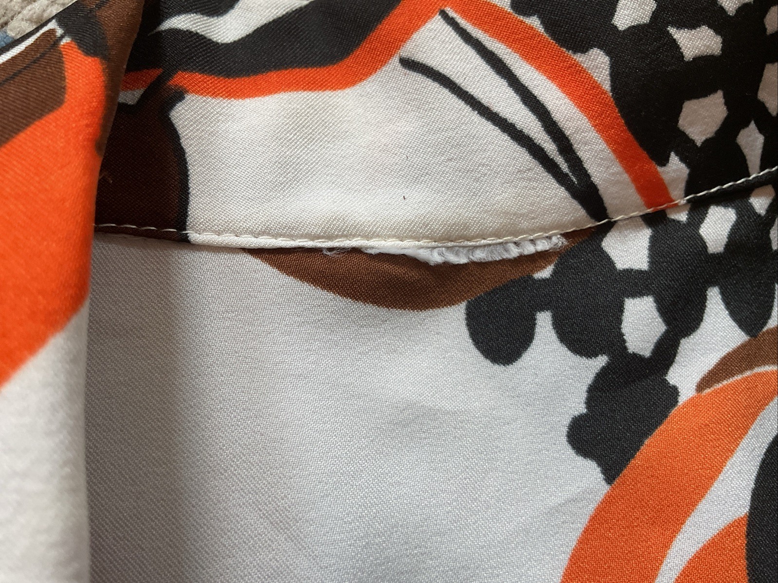 VTG 70s Women’s Spread Pointed Dagger Collar Polyester Blouse, BLK, BR /Orange