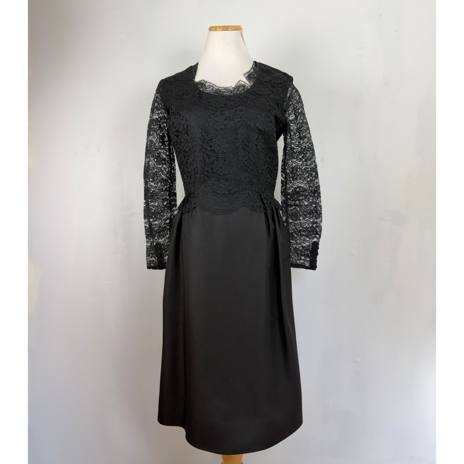 Vintage Dress Black Lace Long Sleeve Below Knee Evening Wear 1960s Size Small