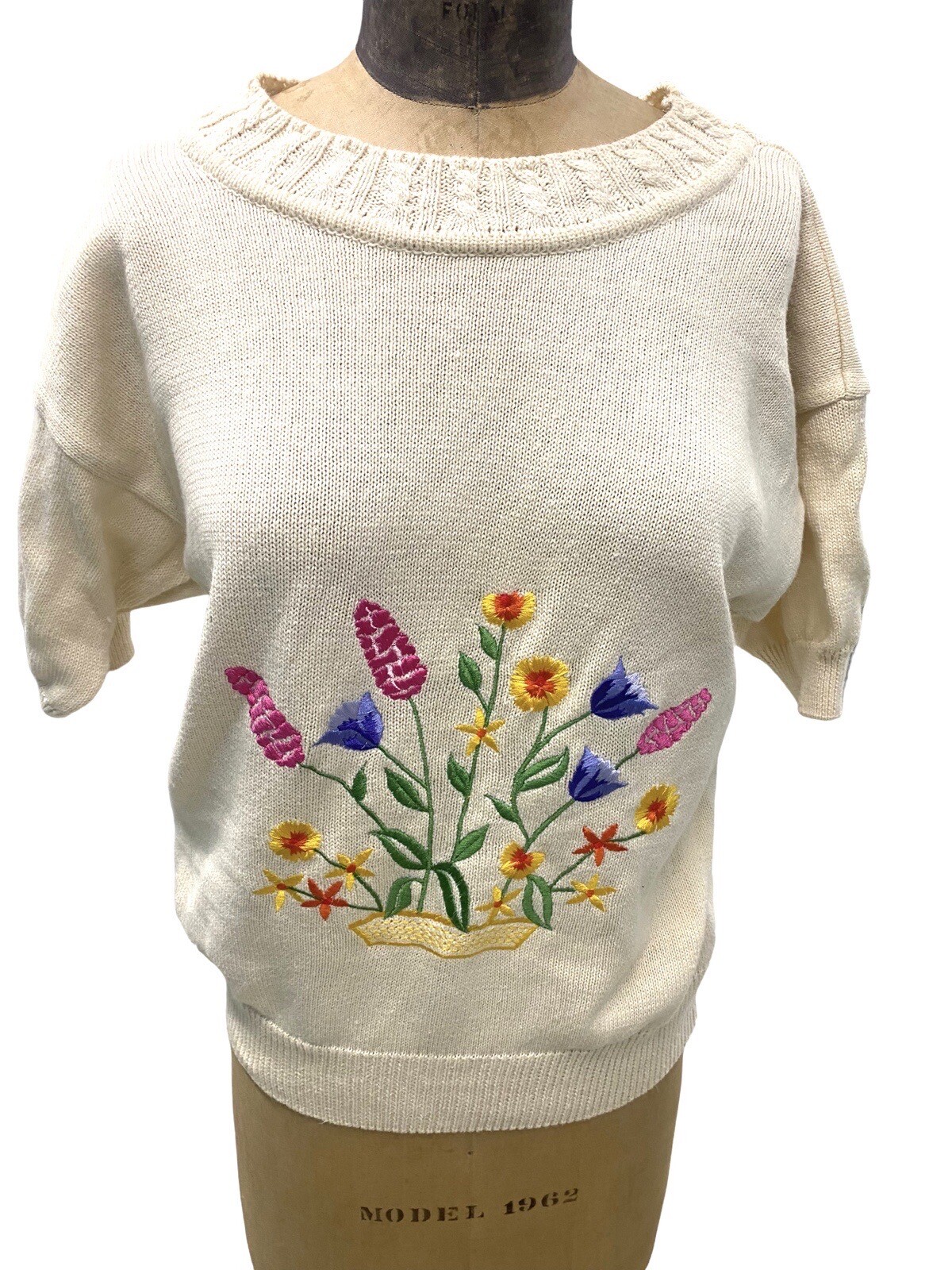 Vintage 1980s Andrea Gayle Short Sleeve Sweater W/ Floral Pattern Med