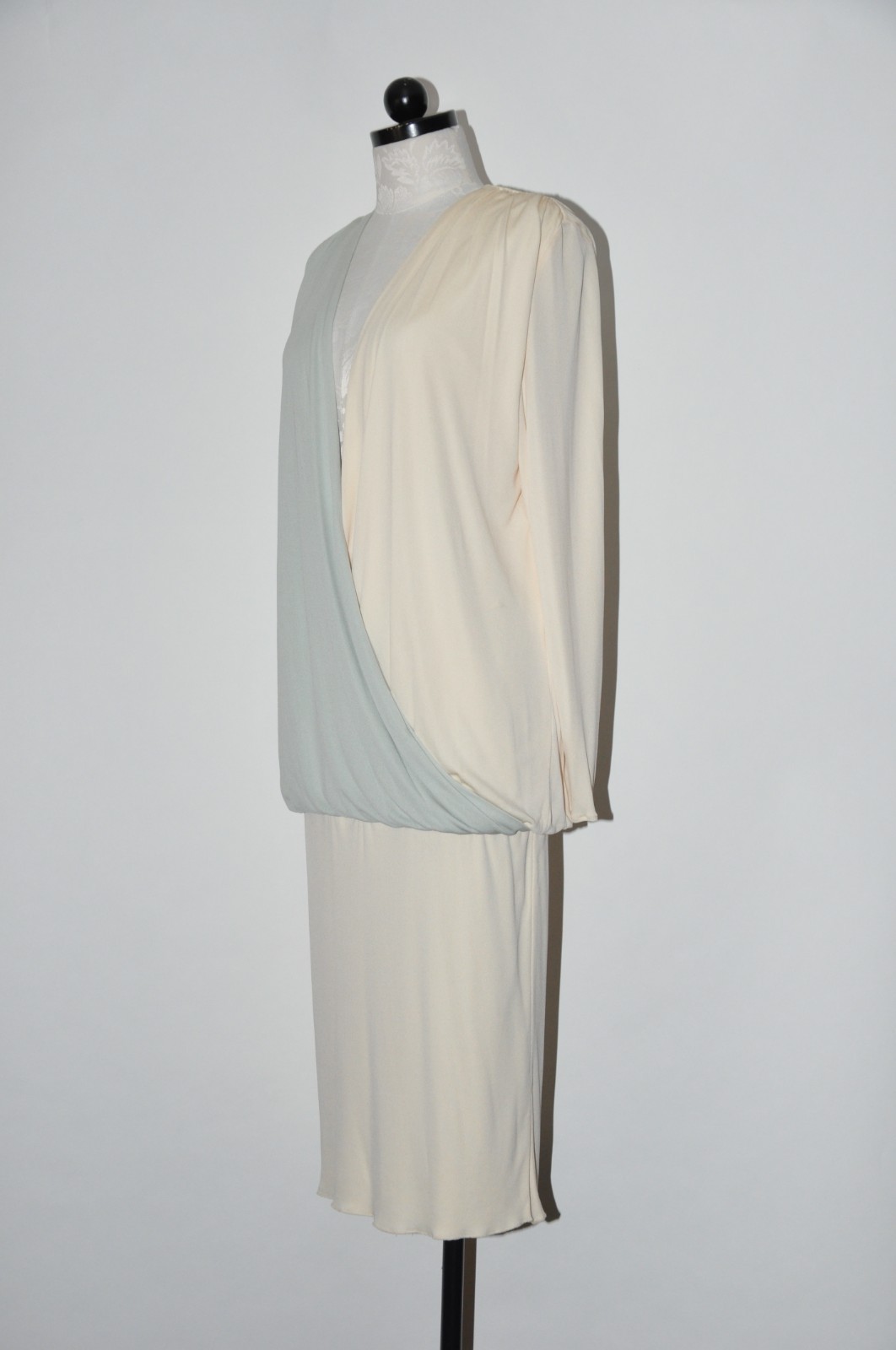 80s Vintage Cream Green Jersey Long Sleeve Deep V Draped Grecian Dress Women M L