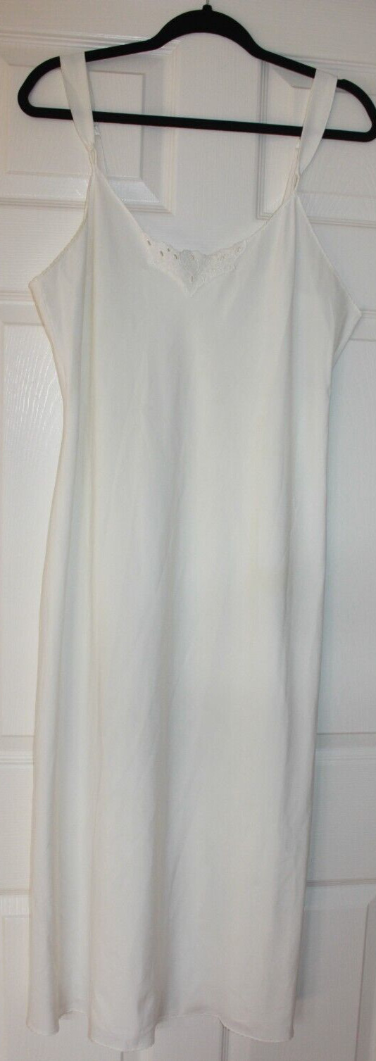 Vintage VANITY FAIR ivory FULL SLIP Dress nightgown 38 32″ /44 Nylon wide strap