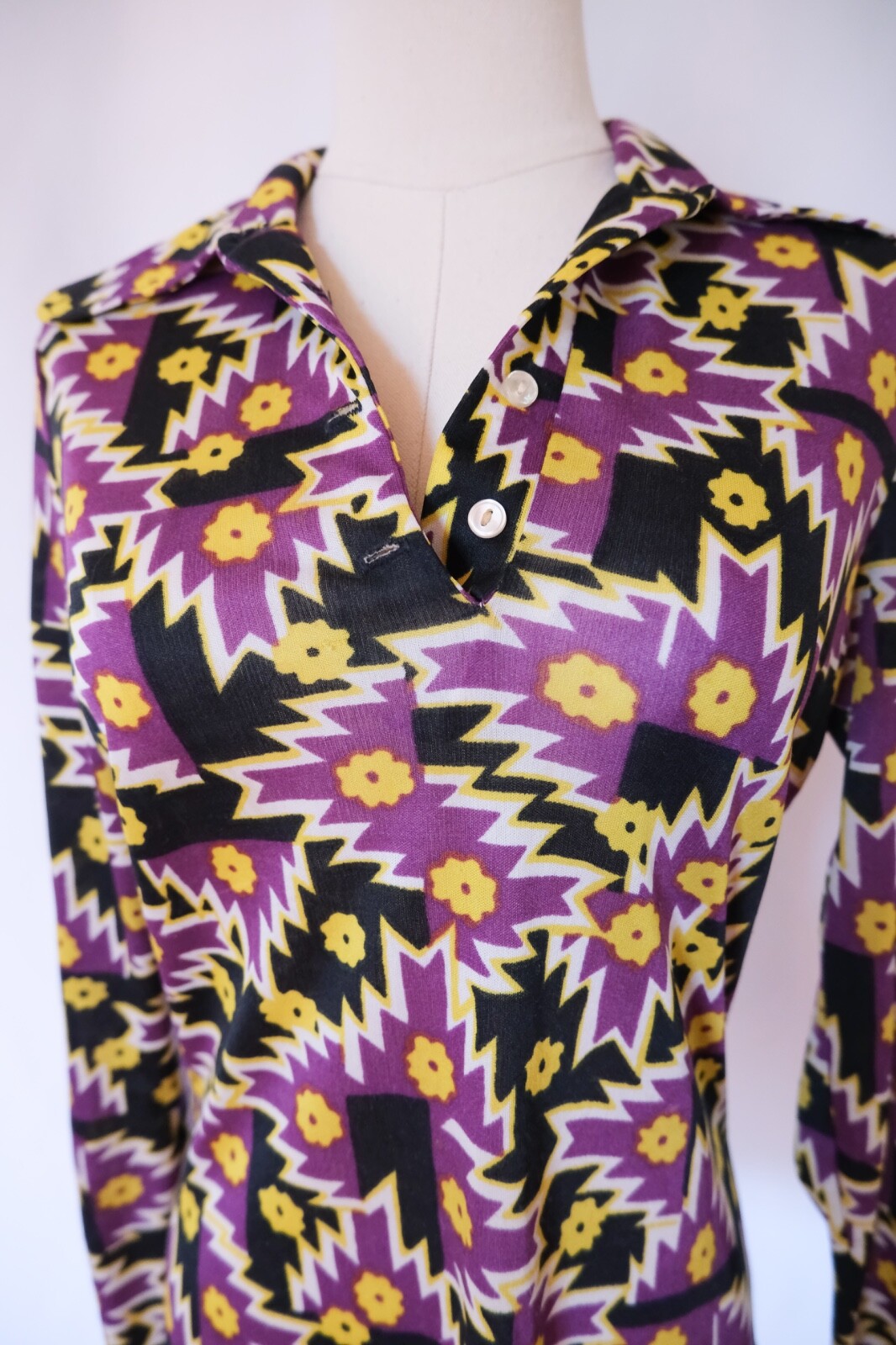 Vintage 70s Lightning Bolt Daisy Print Top Long Sleeve Blouse Black Purple Yello