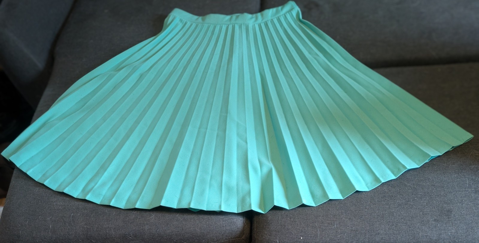 Queen Casuals Vintage teal/aqua Green Pleated Skirt Regular Size 16 29″ length