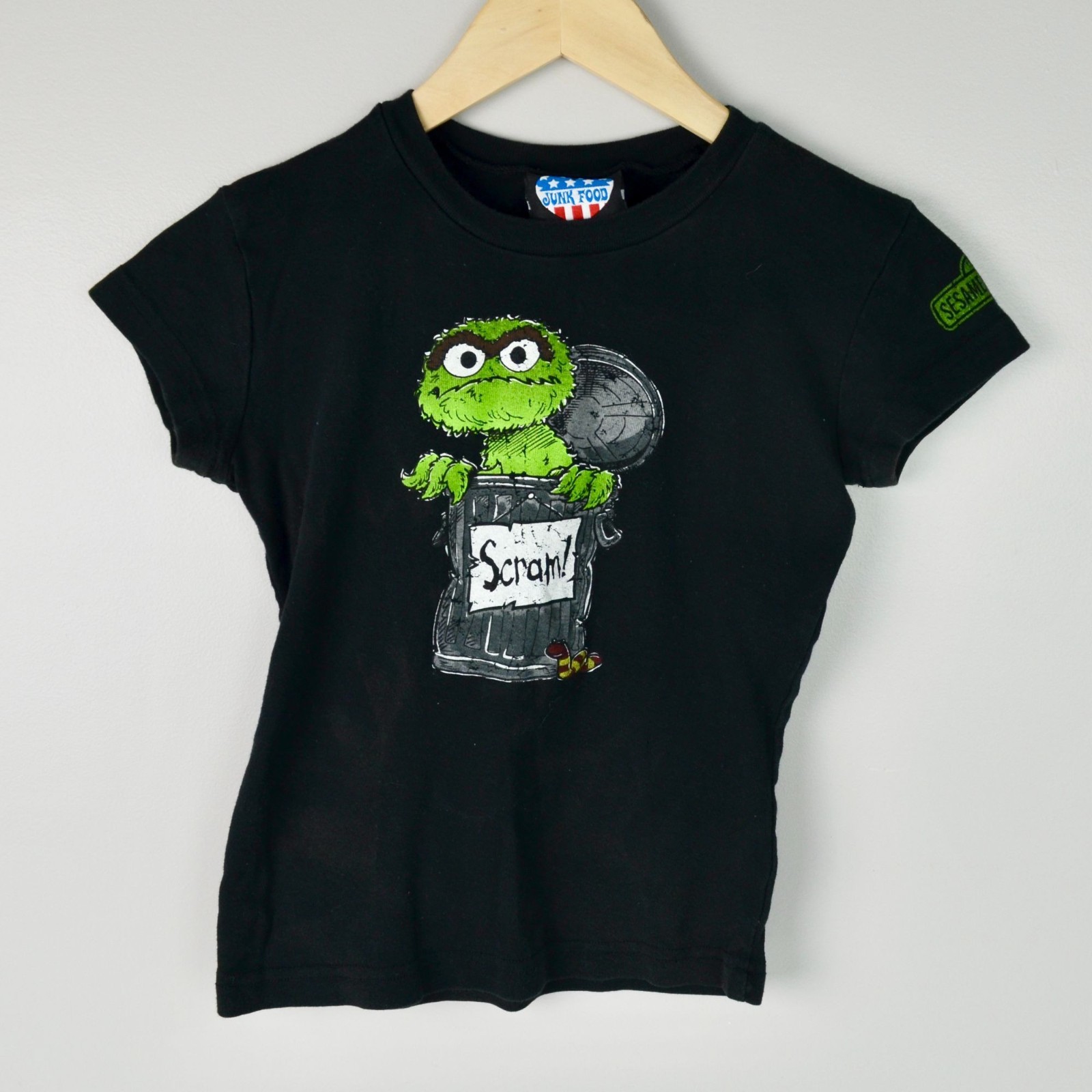 Junk Food Oscar the Grouch Scram Vintage Junior’s Small Black Tee