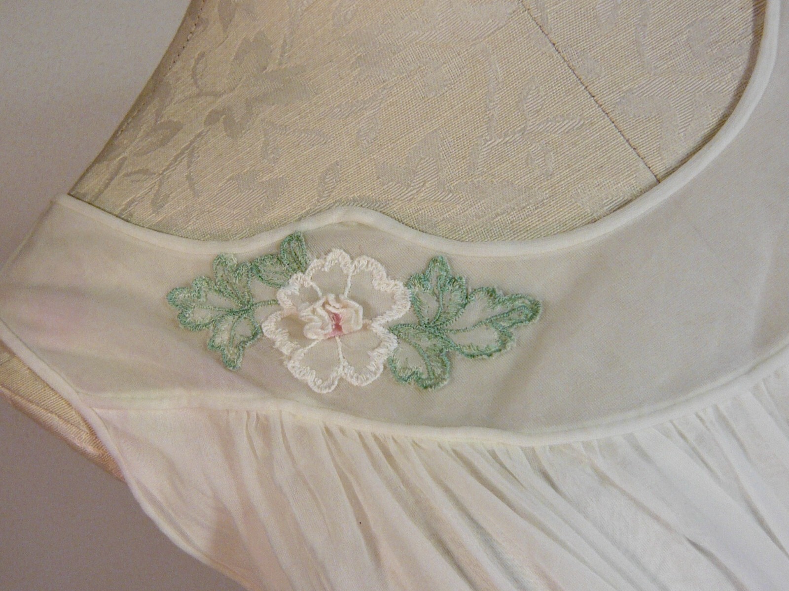 SHADOWLINE vintage early 60s ELEGANT white NYLON GOWN scallops appliques 34