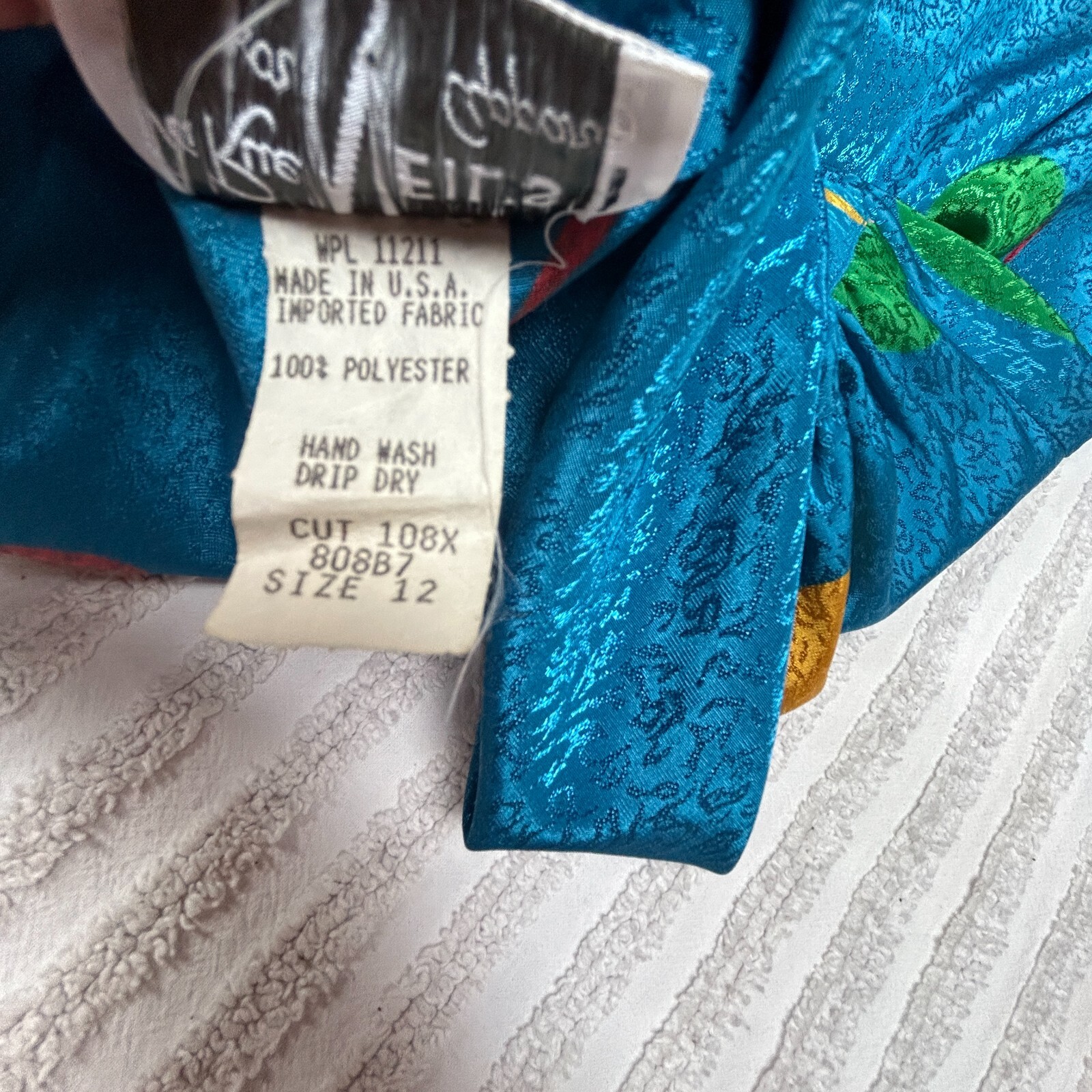 Da Rue for Neil’s Women’s Size 12 Long Sleeve Top Tie Neck Blouse Apples Blue