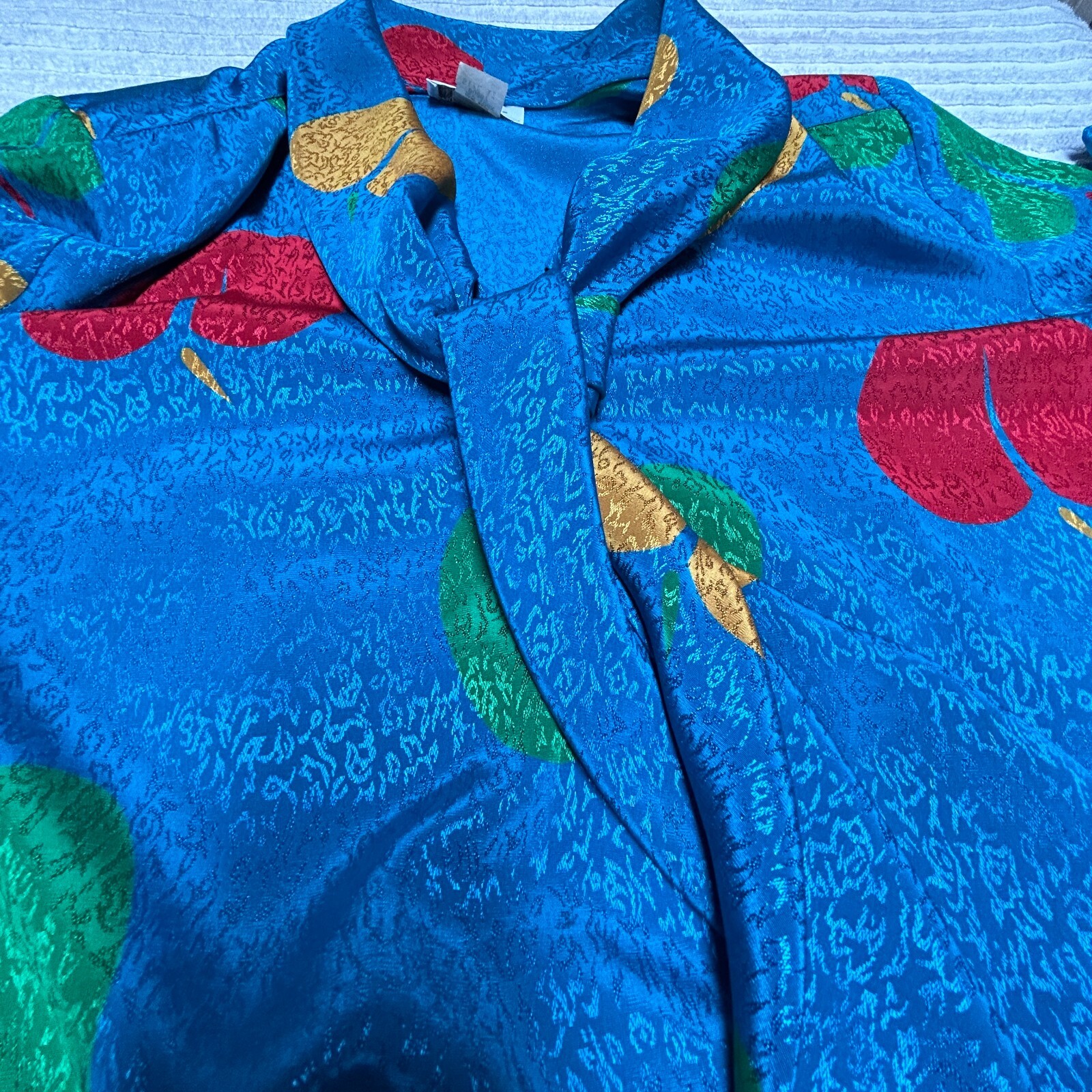 Da Rue for Neil’s Women’s Size 12 Long Sleeve Top Tie Neck Blouse Apples Blue