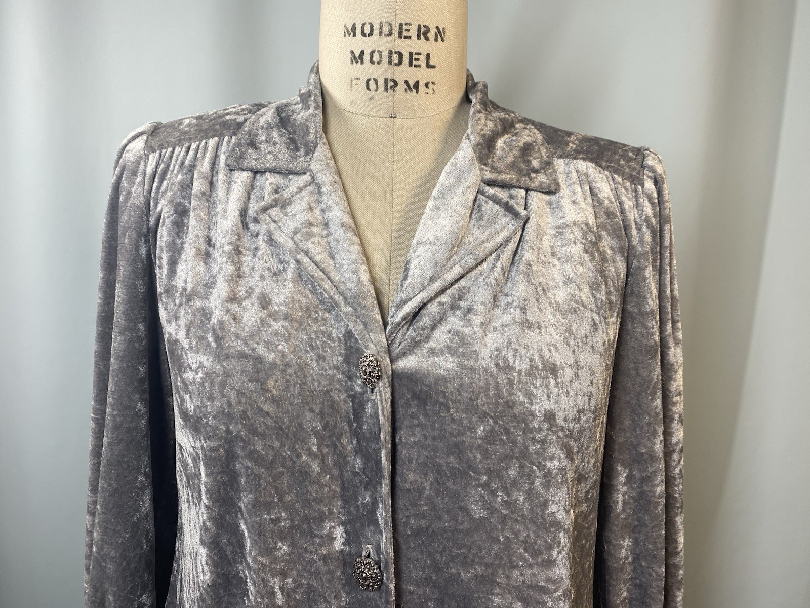 Vintage Dress SIZE LARGE 10 PETITE silver gray velvet long sleeve 80s 90s