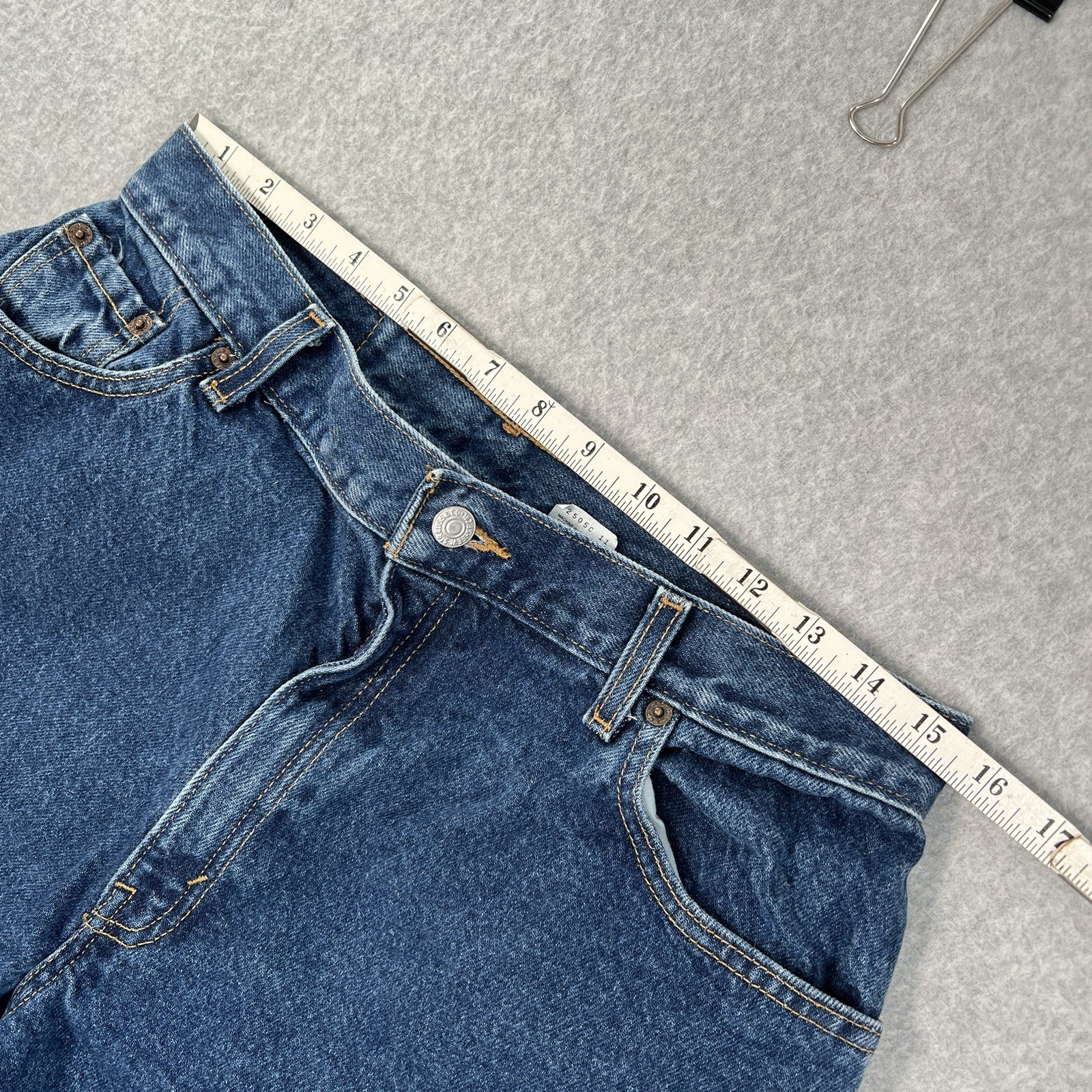 VTG Levi’s 550 mom Jeans Womens 31×28.5 (14) Blue USA Relaxed Fit Tapered Denim
